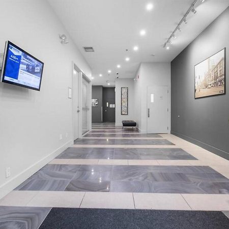 Top Floor Unit On Granville Strip Yaletown Area Ванкувър Екстериор снимка