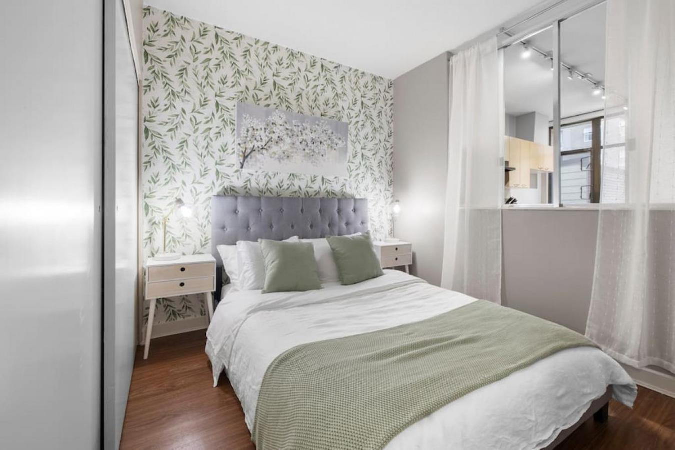 Top Floor Unit On Granville Strip Yaletown Area Ванкувър Екстериор снимка