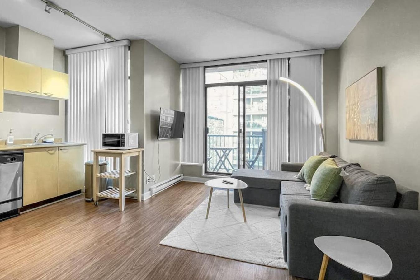 Top Floor Unit On Granville Strip Yaletown Area Ванкувър Екстериор снимка