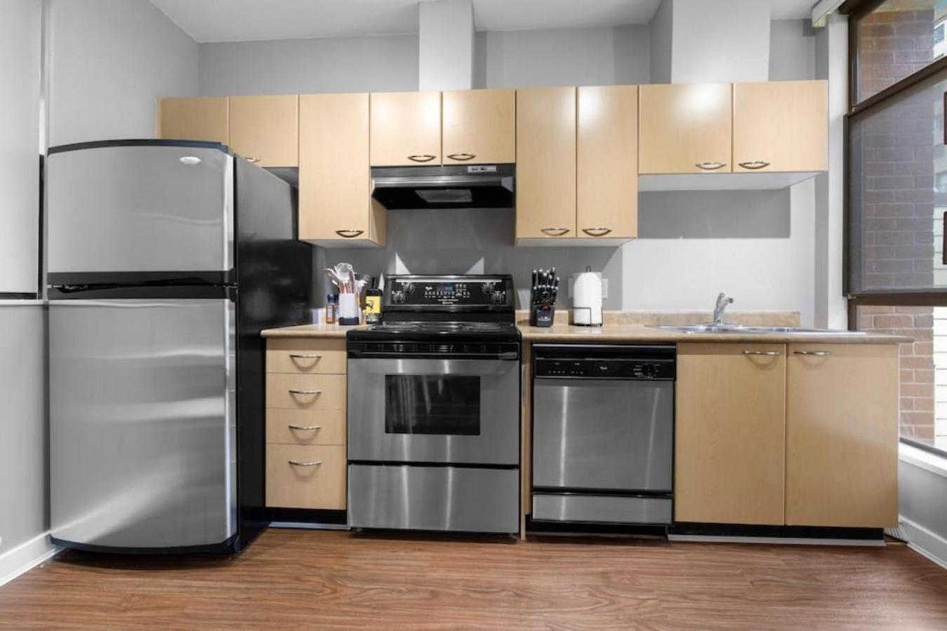 Top Floor Unit On Granville Strip Yaletown Area Ванкувър Екстериор снимка